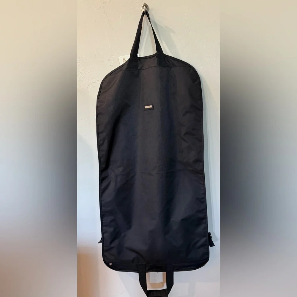 NWT WallyBags 42” Black Garment Bag Shoulder Strap Lightweight Water Repellent